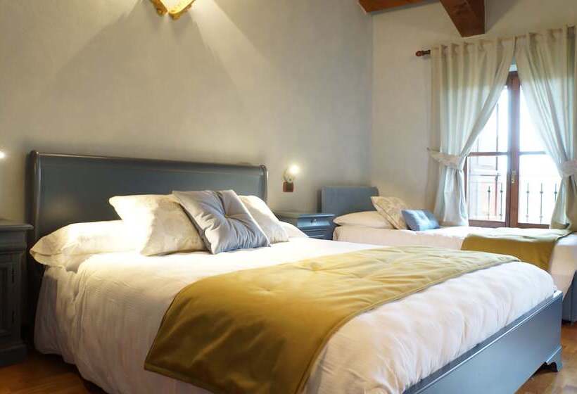 اتاق استاندارد سه تخته با چشم‌انداز, La Tavernetta Al Castello