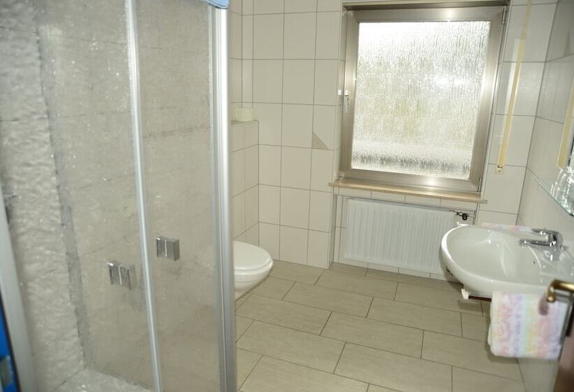 اتاق استاندارد سه نفره, Leise Garni Willingen