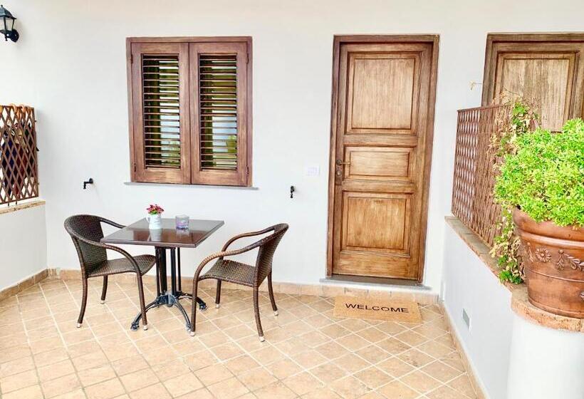 اتاق لوکس با بالکن و چشم‌انداز دریا, Monte Solaro Bed & Breakfast