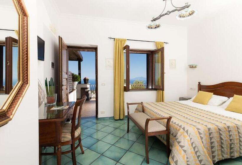 اتاق لوکس با بالکن و چشم‌انداز دریا, Monte Solaro Bed & Breakfast
