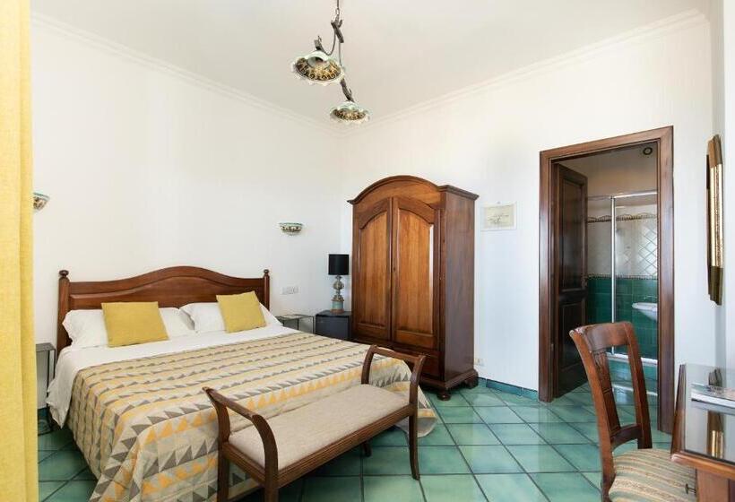 اتاق لوکس با بالکن و چشم‌انداز دریا, Monte Solaro Bed & Breakfast