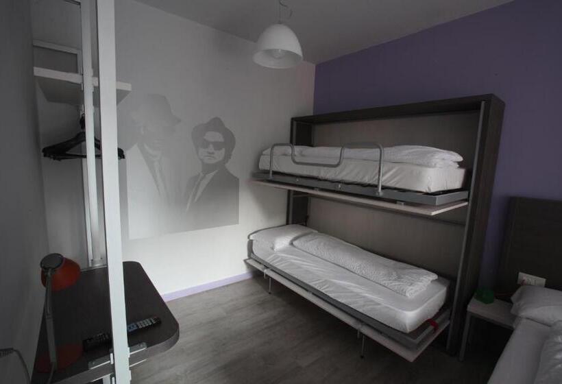 Chambre Quadruple Standard, Nologo
