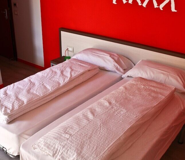 Chambre Triple Standard, Nologo