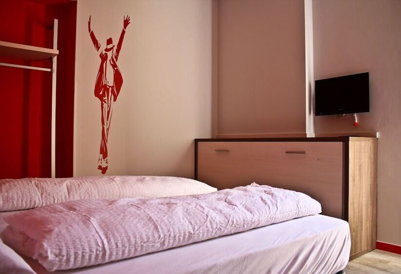 Chambre Triple Standard, Nologo