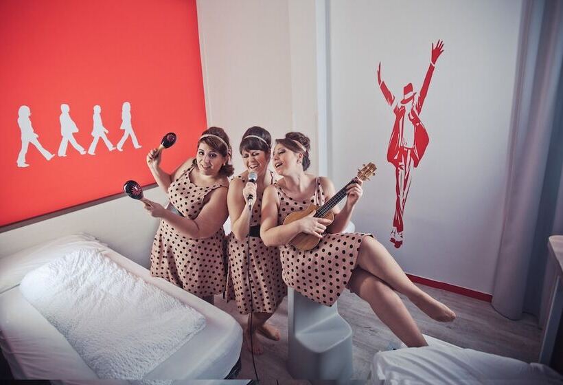 Chambre Triple Standard, Nologo