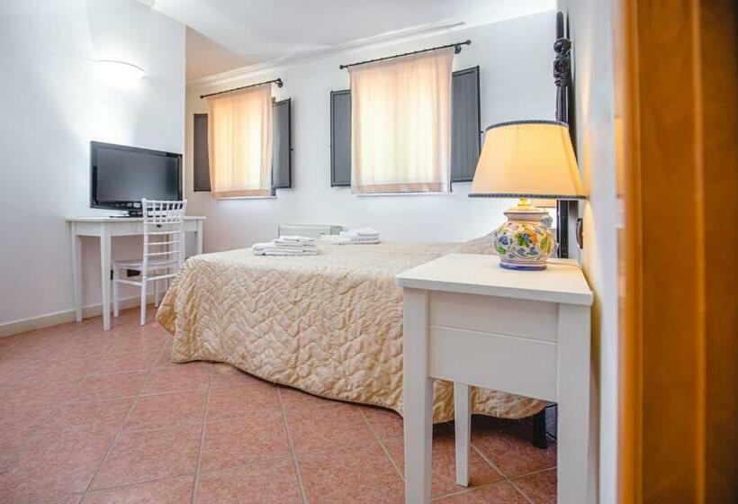 اتاق استاندارد, Nuovo Castello Crisilio
