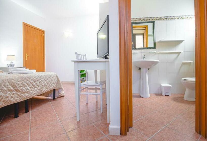 اتاق استاندارد, Nuovo Castello Crisilio