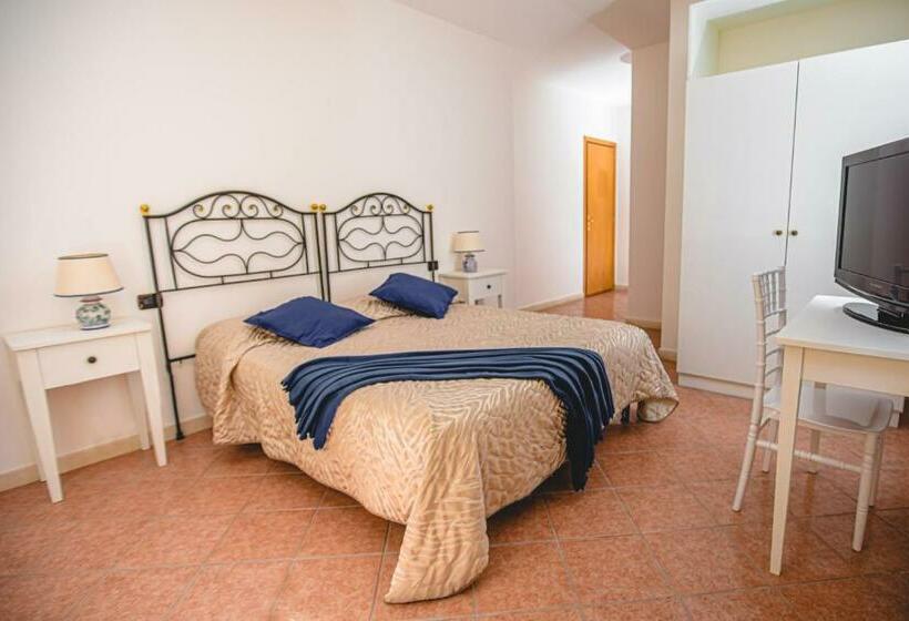 اتاق استاندارد, Nuovo Castello Crisilio