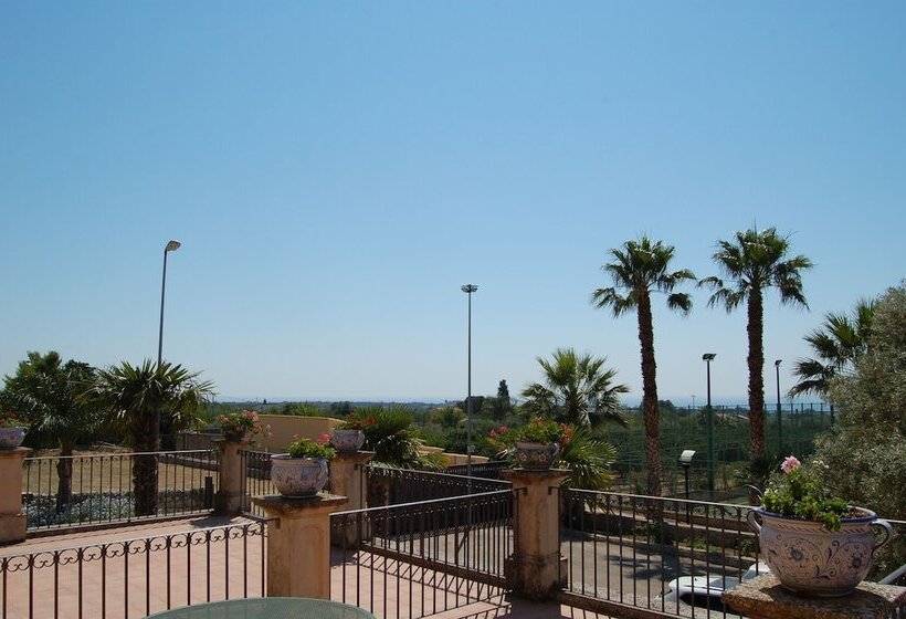 اتاق یک تخته با تراس, Nuovo Castello Crisilio