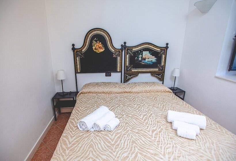 اتاق عادی, Nuovo Castello Crisilio