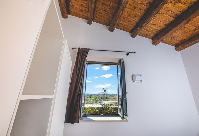 اتاق عادی, Nuovo Castello Crisilio