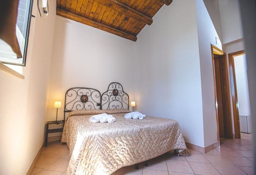 اتاق عادی, Nuovo Castello Crisilio