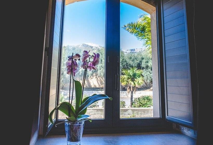 اتاق استاندارد, Nuovo Castello Crisilio