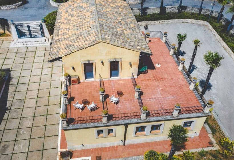 اتاق استاندارد با تراس, Nuovo Castello Crisilio