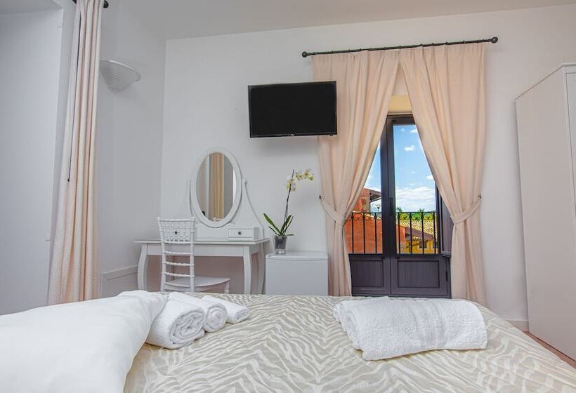 اتاق استاندارد با تراس, Nuovo Castello Crisilio