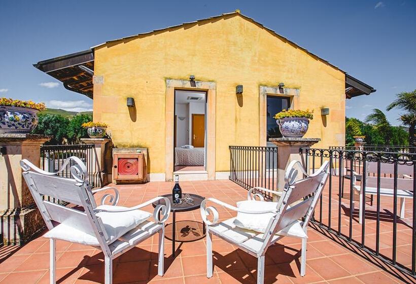 اتاق استاندارد با تراس, Nuovo Castello Crisilio