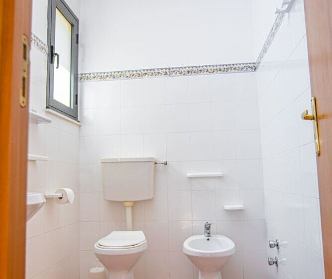 اتاق استاندارد سه نفره, Nuovo Castello Crisilio