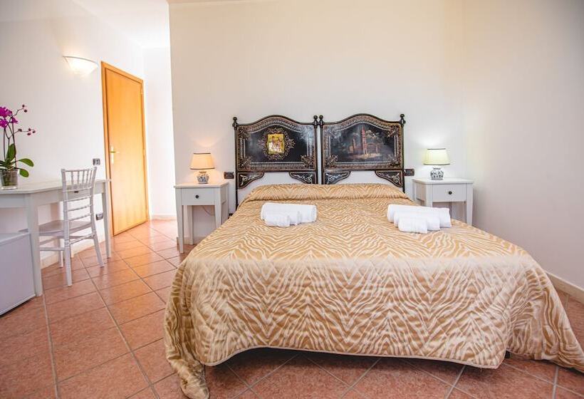 اتاق استاندارد سه نفره, Nuovo Castello Crisilio