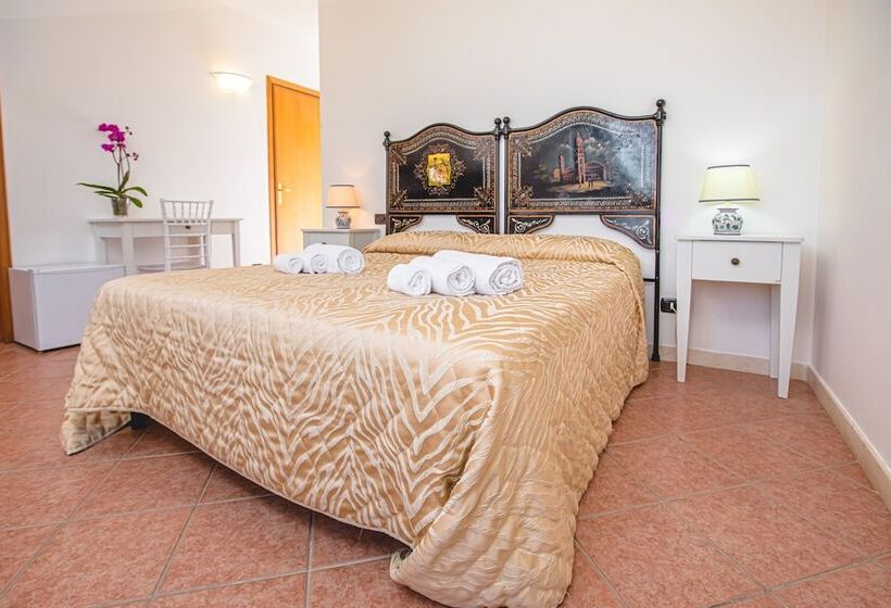 اتاق استاندارد سه نفره, Nuovo Castello Crisilio