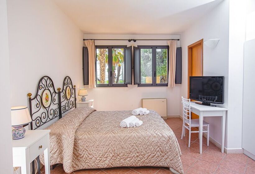 اتاق استاندارد سه نفره, Nuovo Castello Crisilio