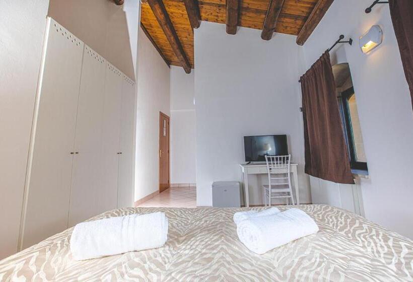 اتاق استاندارد, Nuovo Castello Crisilio