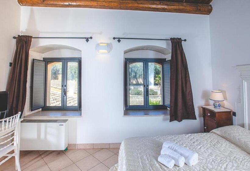 اتاق استاندارد, Nuovo Castello Crisilio