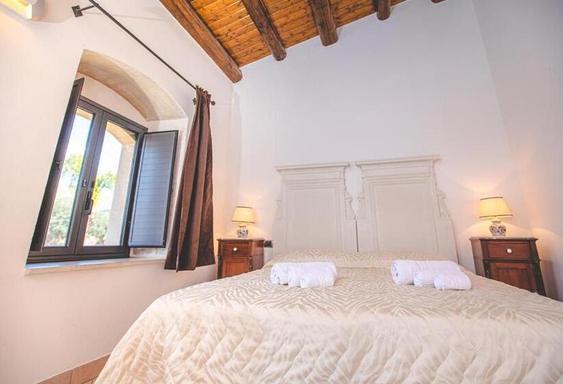 اتاق استاندارد, Nuovo Castello Crisilio