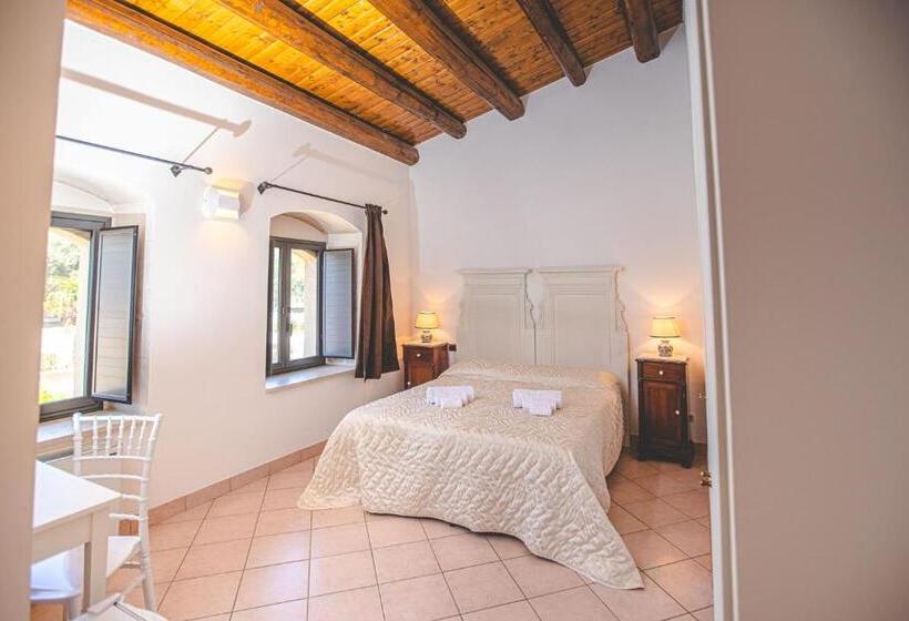 اتاق استاندارد, Nuovo Castello Crisilio