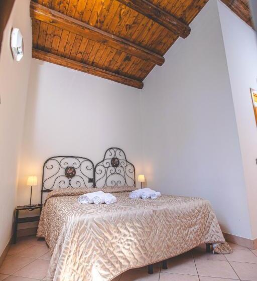 اتاق عادی, Nuovo Castello Crisilio