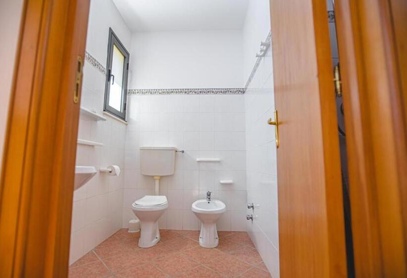 اتاق عادی, Nuovo Castello Crisilio