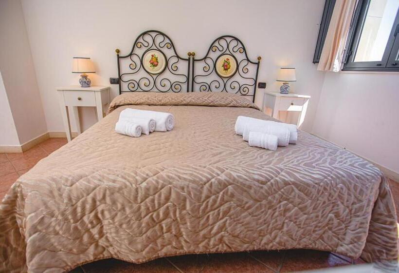 اتاق استاندارد سه نفره, Nuovo Castello Crisilio