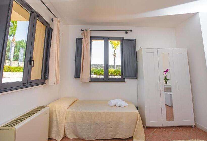 اتاق استاندارد سه نفره, Nuovo Castello Crisilio