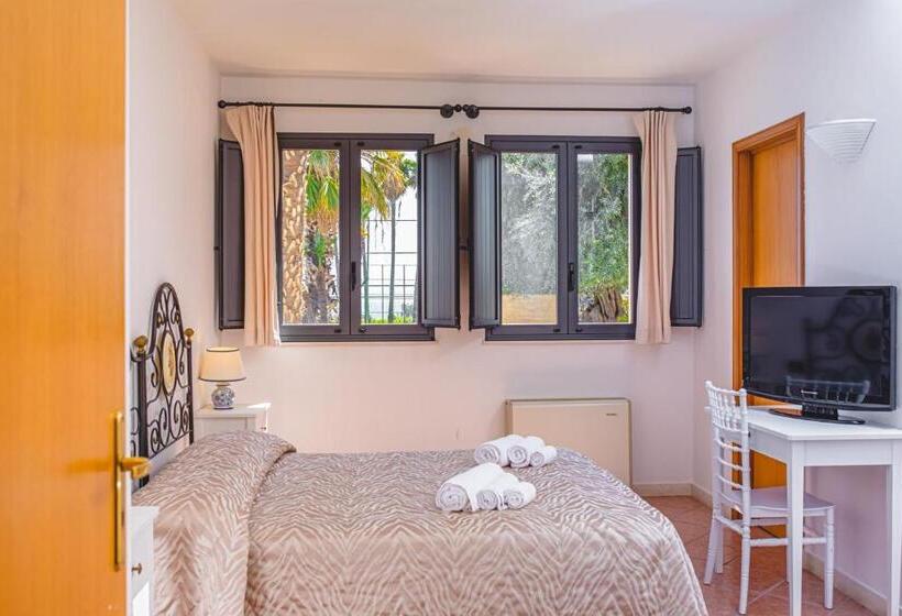 اتاق استاندارد سه نفره, Nuovo Castello Crisilio
