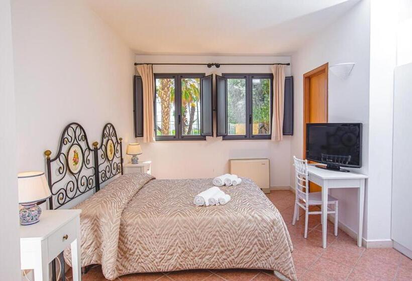 اتاق استاندارد سه نفره, Nuovo Castello Crisilio