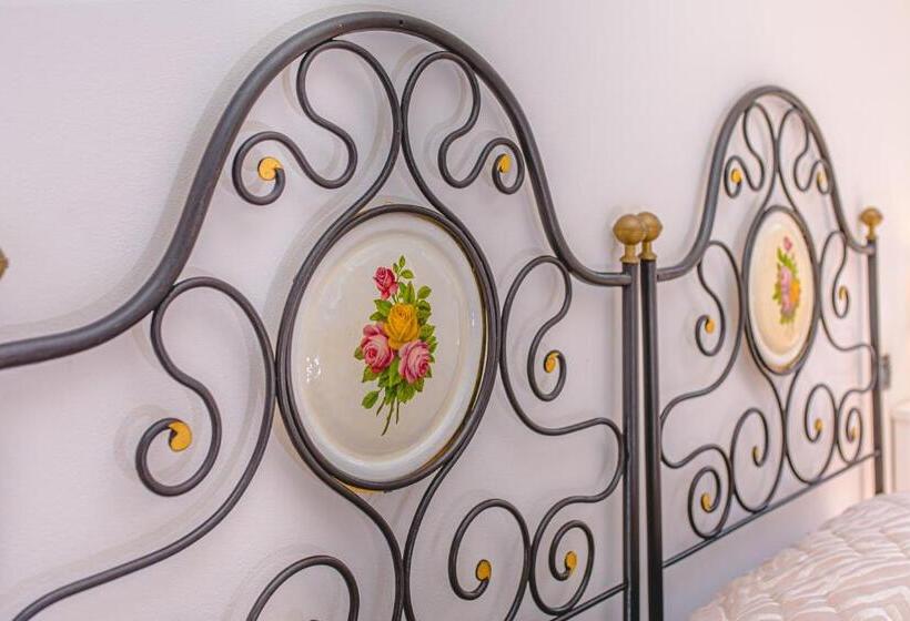 اتاق استاندارد سه نفره, Nuovo Castello Crisilio