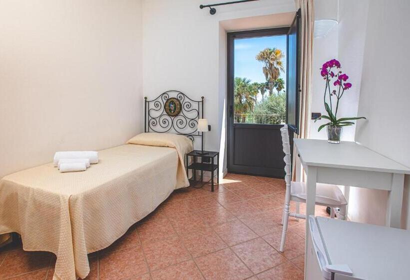 اتاق یک تخته با تراس, Nuovo Castello Crisilio