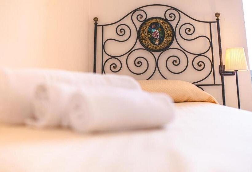 اتاق یک تخته با تراس, Nuovo Castello Crisilio