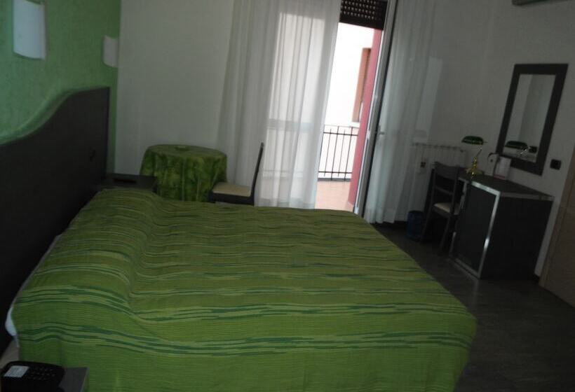 اتاق استاندارد, Renato