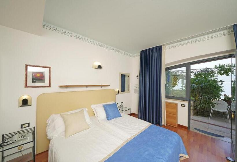 اتاق استاندارد با چشم‌انداز دریاچه, Villa Carlotta
