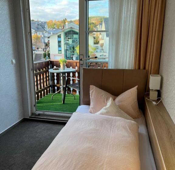 اتاق استاندارد یک تخته با بالکن, Sevda S Hotel Garni Weinforth
