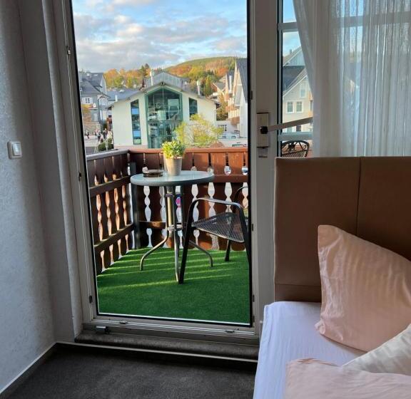 اتاق استاندارد یک تخته با بالکن, Sevda S Hotel Garni Weinforth