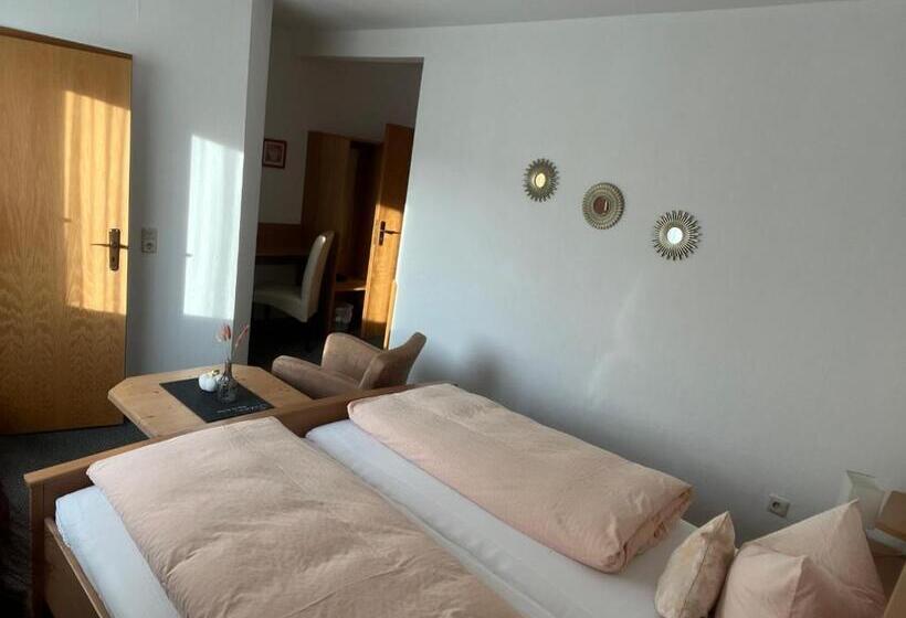 اتاق استاندارد سه نفره, Sevda S Hotel Garni Weinforth