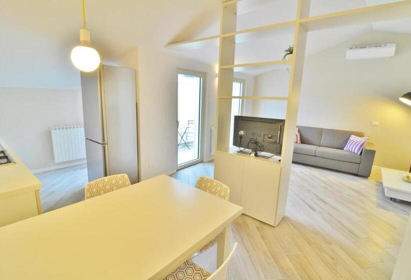 1 Bedroom Penthouse Apartment, Aromi Piccolo