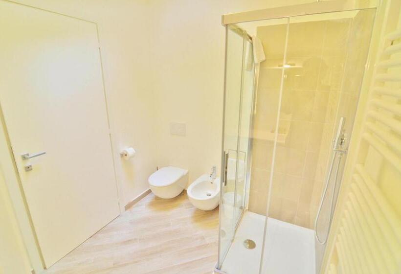 1 Bedroom Penthouse Apartment, Aromi Piccolo