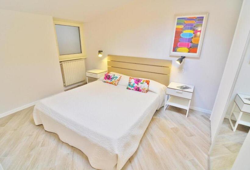 1 Bedroom Penthouse Apartment, Aromi Piccolo