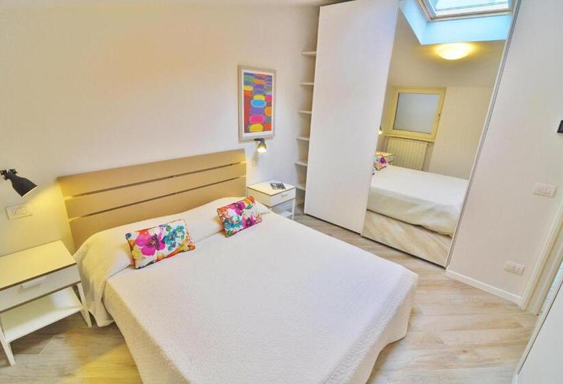 1 Bedroom Penthouse Apartment, Aromi Piccolo