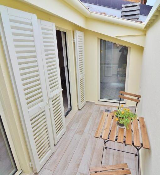 1 Bedroom Penthouse Apartment, Aromi Piccolo