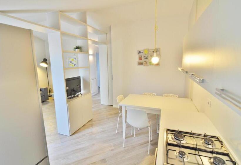 1 Bedroom Penthouse Apartment, Aromi Piccolo