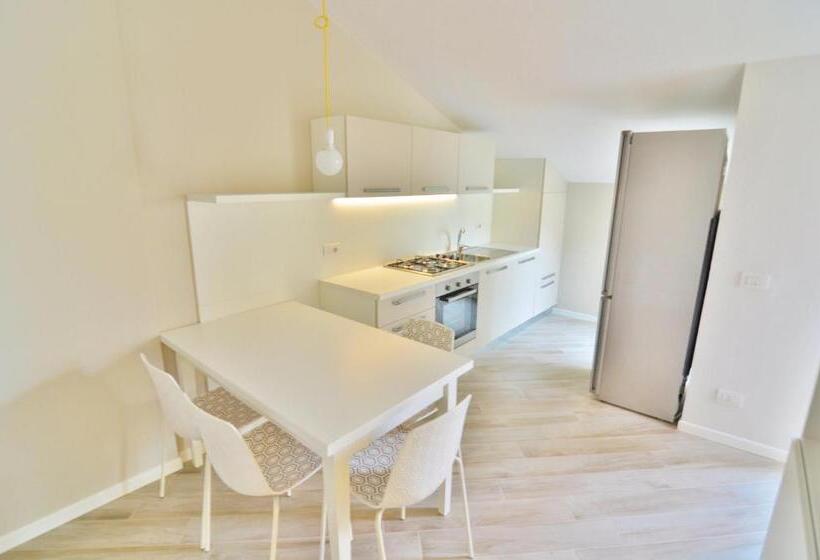 1 Bedroom Penthouse Apartment, Aromi Piccolo