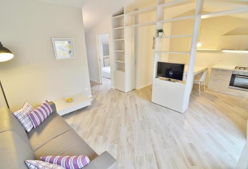 1 Bedroom Penthouse Apartment, Aromi Piccolo